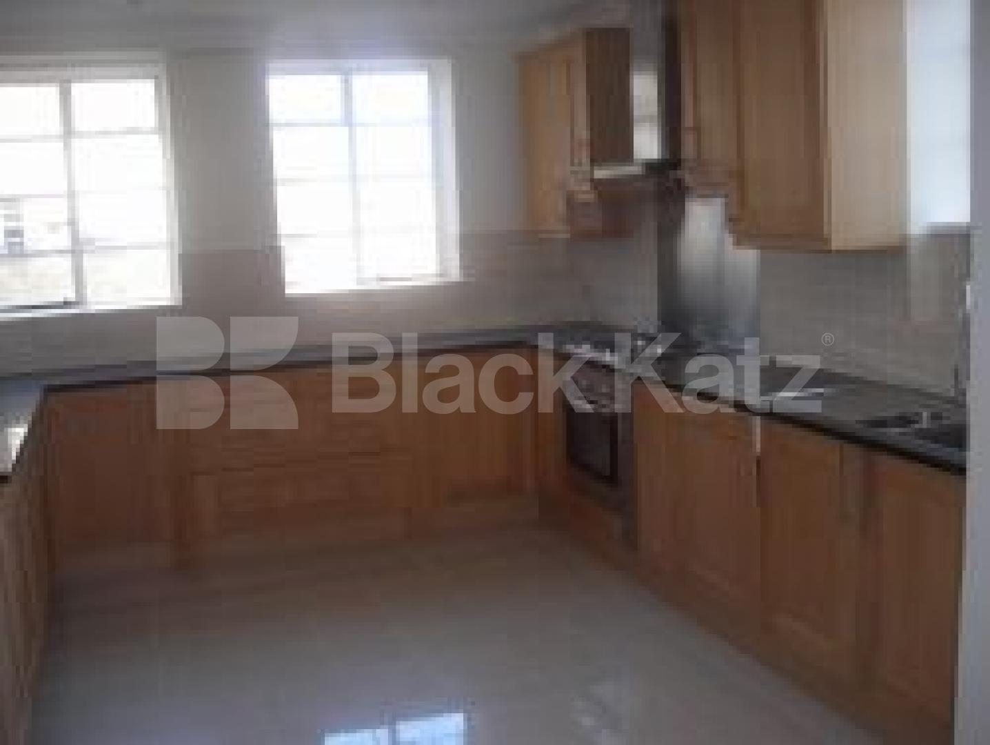 			4 Bedroom, 1 bath, 1 reception Flat			 Brown Street, MARBLE ARCH W1